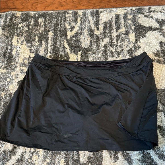 Land’s End- Black Tummy Control Swim Skirt- still in stores! Size: 18W - Picture 2 of 4